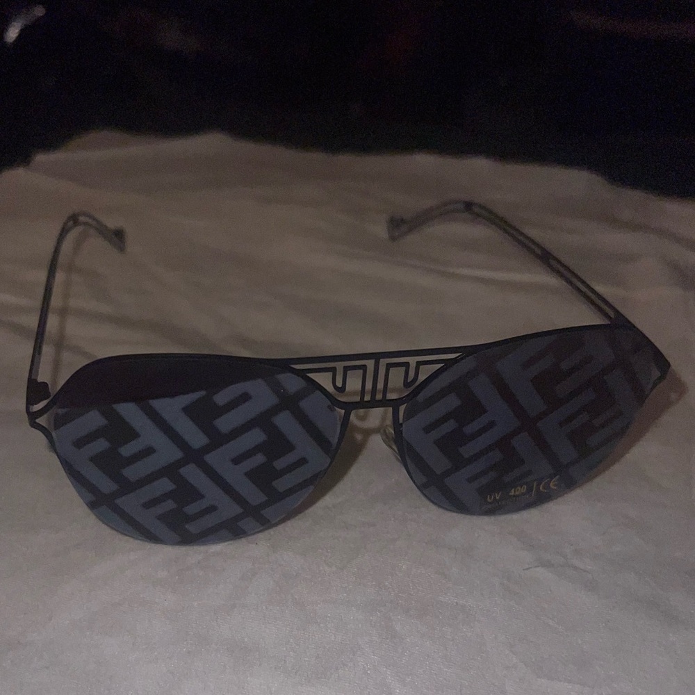 F mono black sunglasses